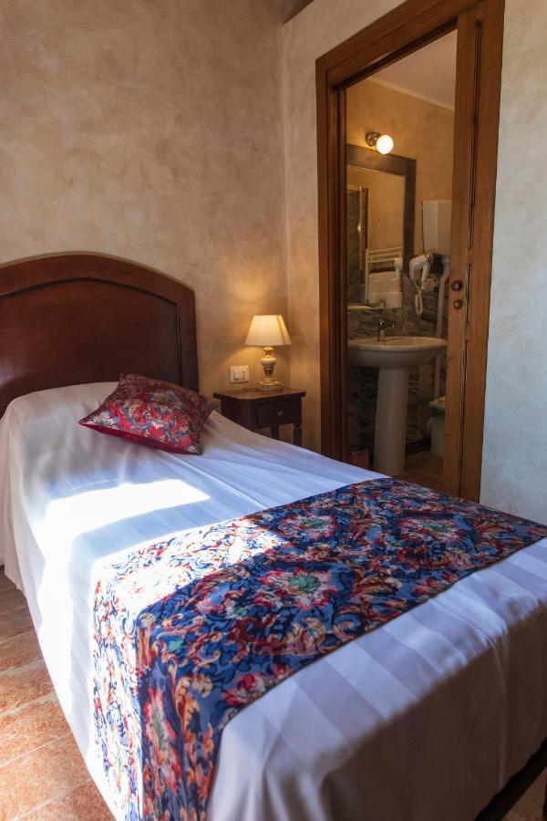 Locanda Di Montegiove Fano Luaran gambar